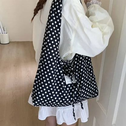 Sheila Wende-Hobo-Bag mit Polka Dots