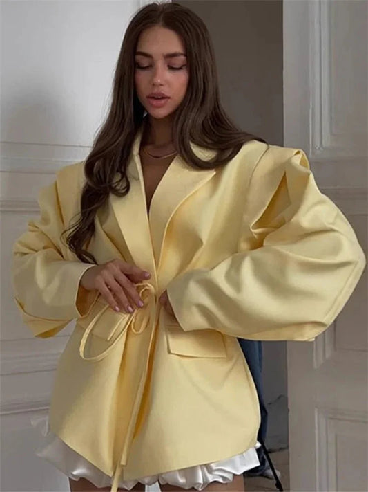 Leandra Blazer mit weiten Ärmeln und Gürtel