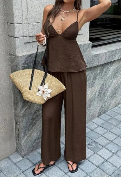 Odette Set mit tiefem V-Ausschnitt Cami und weiter Hose