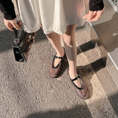Ballerinas mit Schnalle aus Mesh