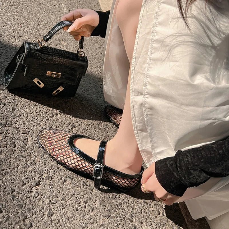 Ballerinas mit Schnalle aus Mesh