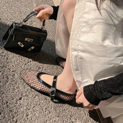 Ballerinas mit Schnalle aus Mesh