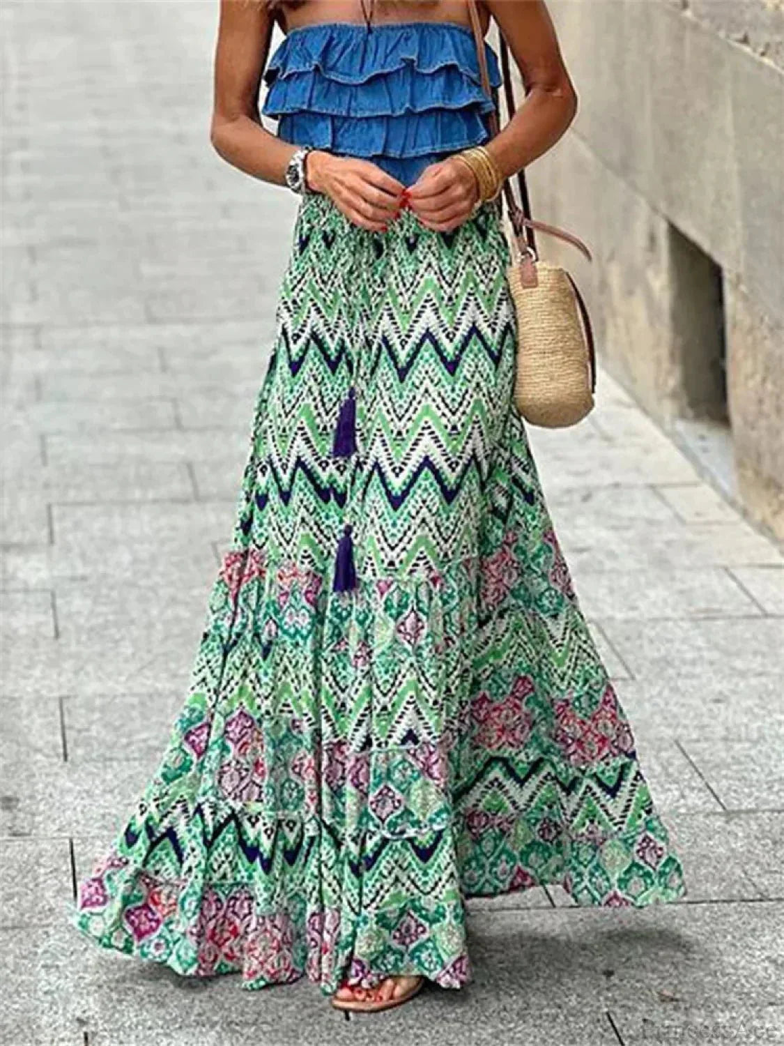 Boho skirt with flowing print and ruffled hem