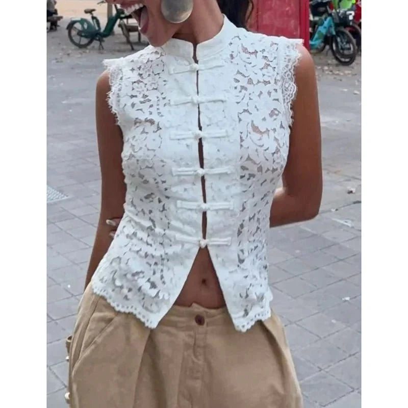 Beatrix Transparente Spitzen-Bluse mit Stehkragen