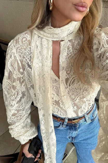 Dunja Bluse aus transparenter Spitze mit Bindeband