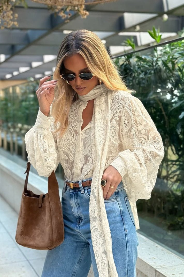 Dunja Bluse aus transparenter Spitze mit Bindeband