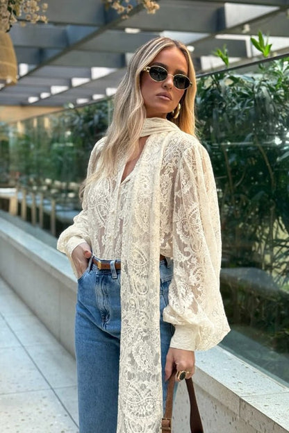 Dunja Bluse aus transparenter Spitze mit Bindeband